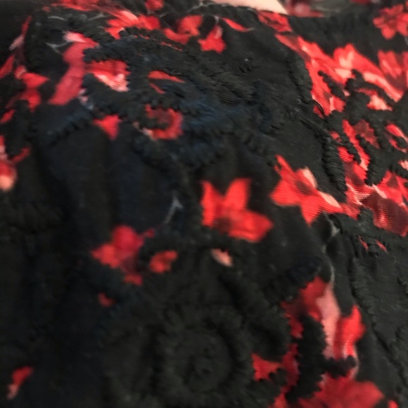 Free people blk/red floral tunic top.  Xs - Picture 5 of 9